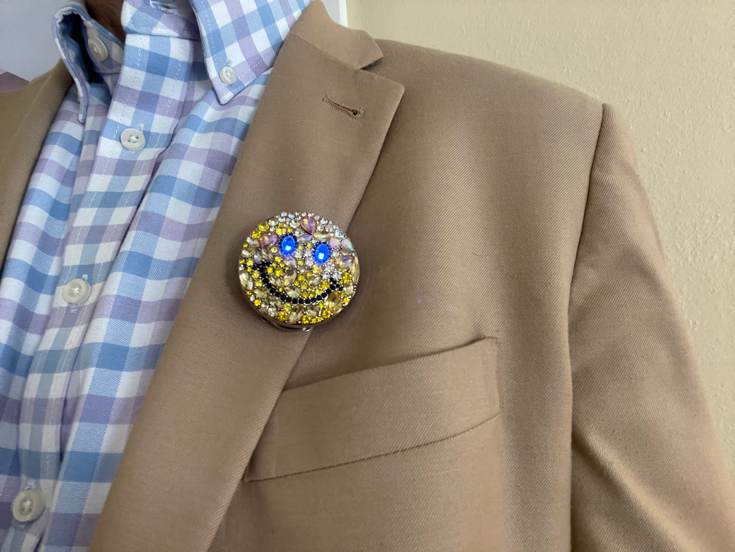 Smiling Pin with LED Eyes (DEF CON)
